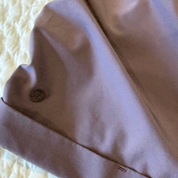 Lululemon Shorts muted taupe Elastic Drawstring Pockets Relaxed Fit - Picture 3 of 3